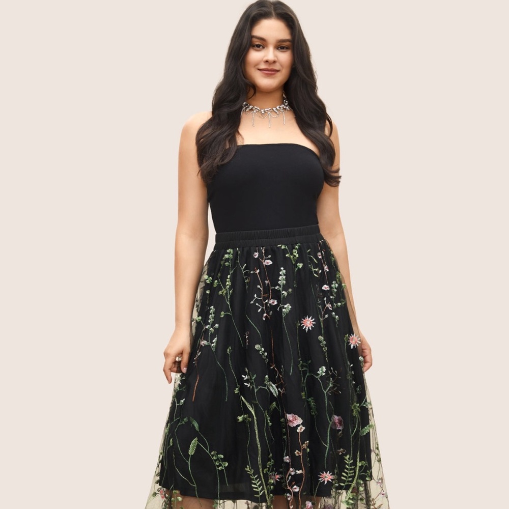 NWT-Beautiful Embroidered Flower Black Mesh Skirt w/ Liner & Elastic Waist